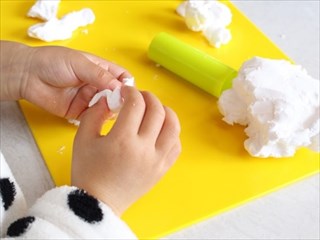 ねんど遊び
