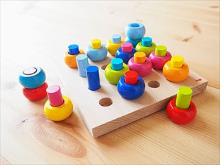 おもちゃで指先のトレーニング！