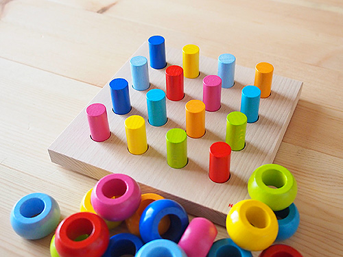 カラーリングのペグ遊び/HABA