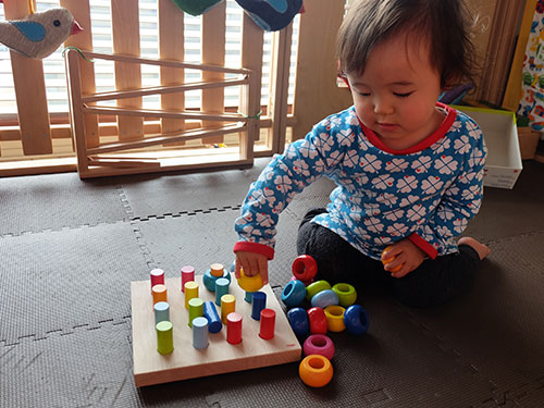 カラーリングのペグ遊び/HABA