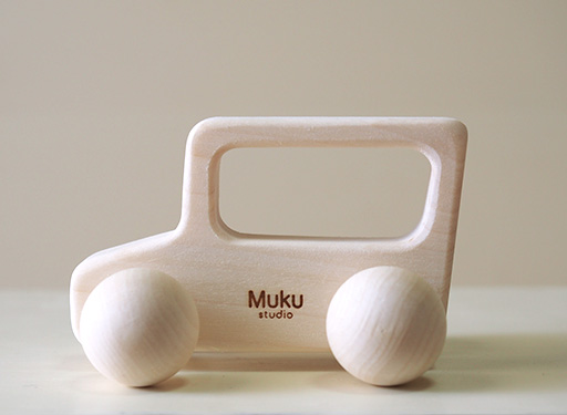 カラコロじどうしゃ/MUKU studio